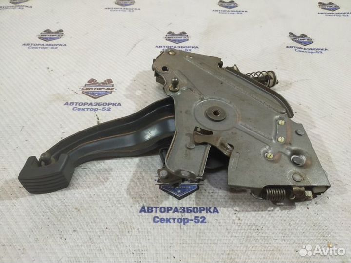 Педаль ручного тормоза Volkswagen Touareg 1