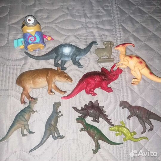Фигурки динозавров