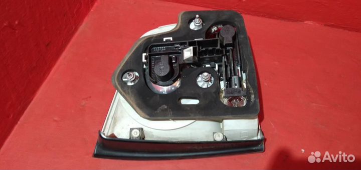 Туарег фонарь задний правый крышки багажника 02