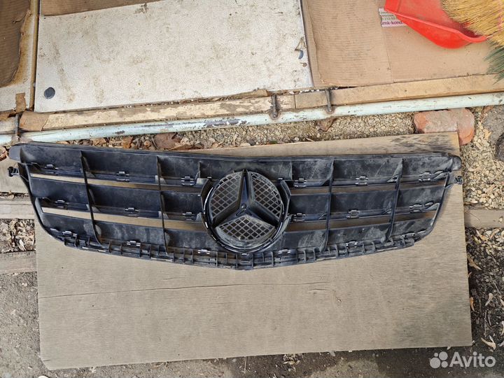 Решетка Mercedes w204