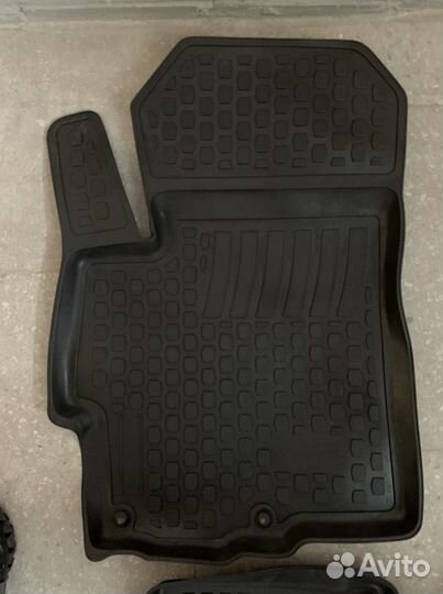 Автомобильные коврики резиновые