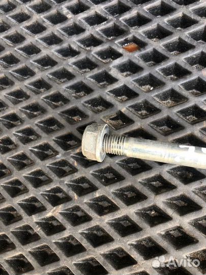 Ось колеса передний Honda Dio AF-56