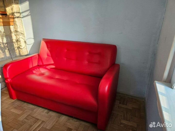 Кожаный диван
