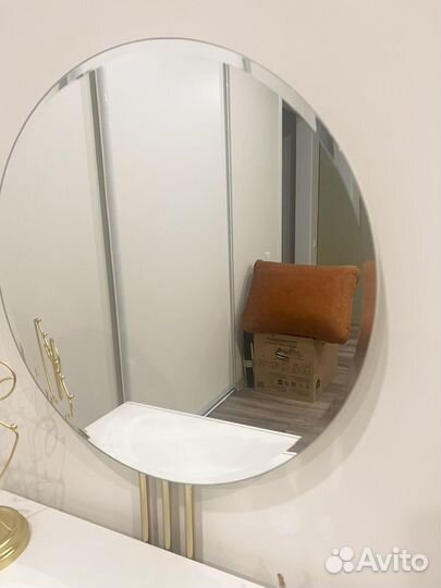 Туалетный столик с зеркалом