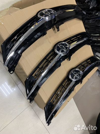 Решетка верхняя на Toyota Camry v55 2017