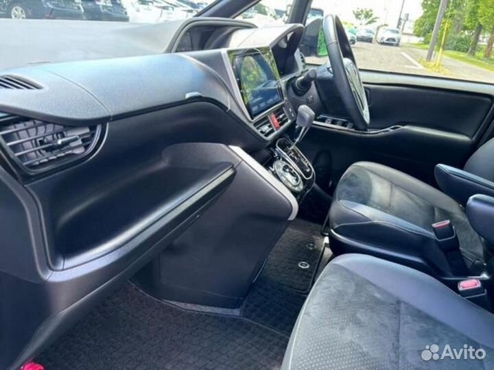 Toyota Voxy 2.0 CVT, 2020, 45 000 км