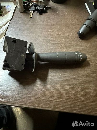 Переключатель дворников Renault Sandero 1.4 2011