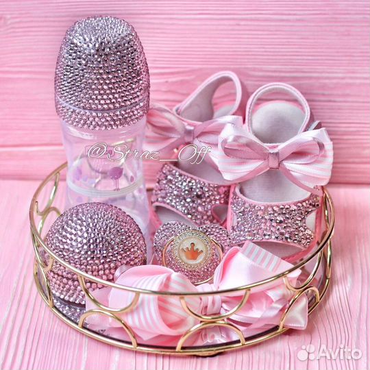 Набор на выписку (пустышки, пинетки, бутылочки)