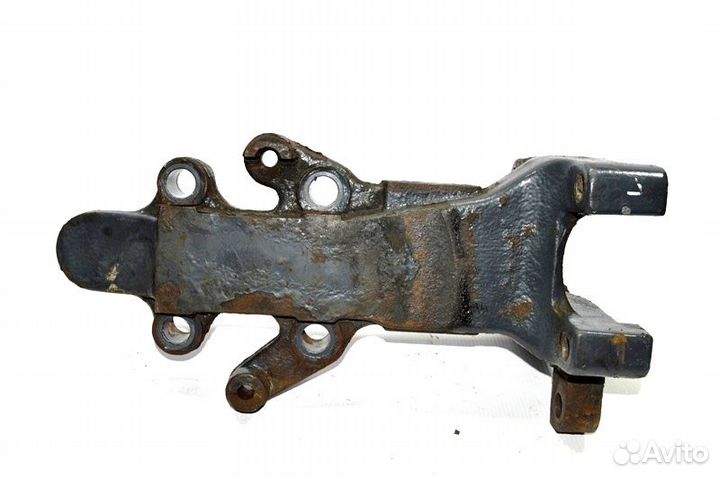 Кронштейн реактивной тяги, переднего моста, правый