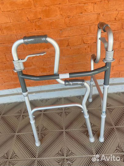 Ходунки для взрослых шагающие