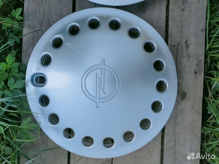 Комплект оригинальных колпаков Opel 1987 года