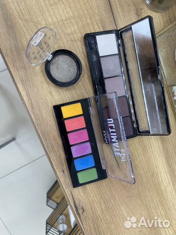 Тени для век revolution