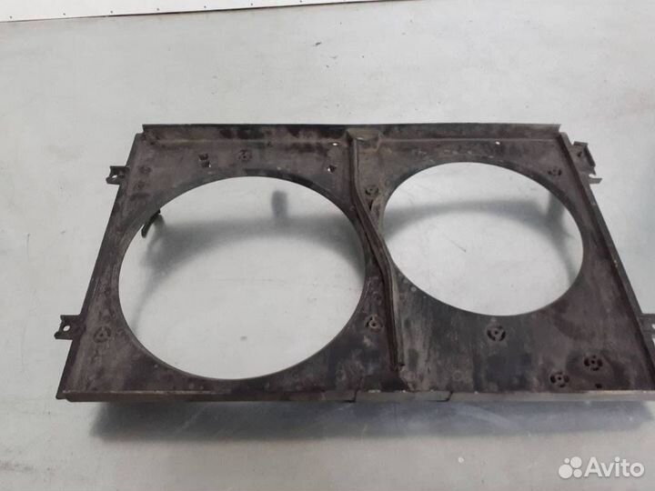 Диффузор вентилятора Volkswagen Golf 3 2000