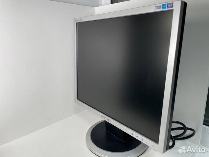 Монитор Samsung 740N