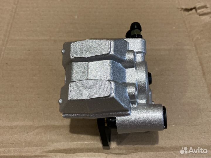 Суппорт передний правый Suzuki Eiger