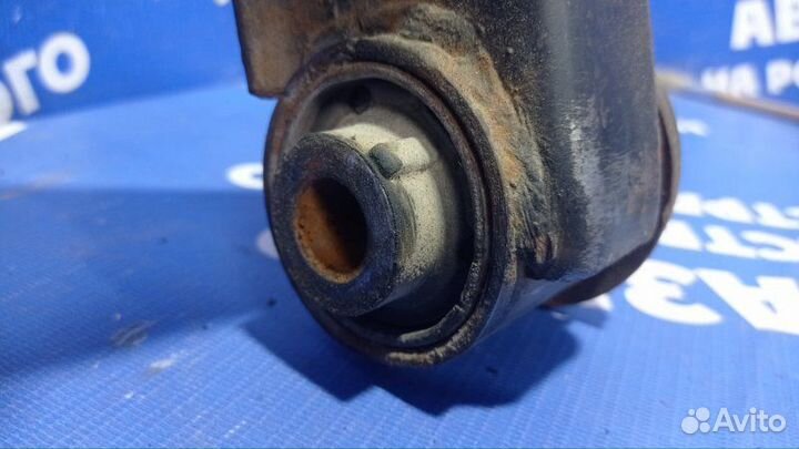 Передний правый рычаг Mitsubishi Pajero 3