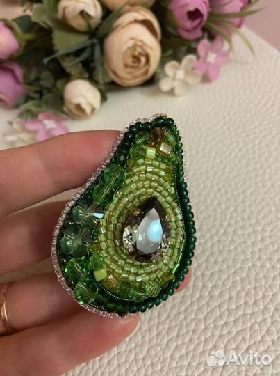Брошь из бисера Авокадо