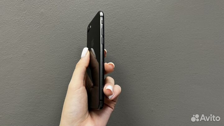 iPhone 8, 64 ГБ