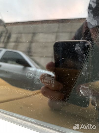 Заднее правое стекло VW Touareg 1 7L 03-09 гв