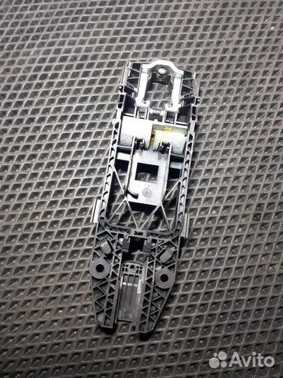 Кронштейн ручки двери передний левый Volkswagen