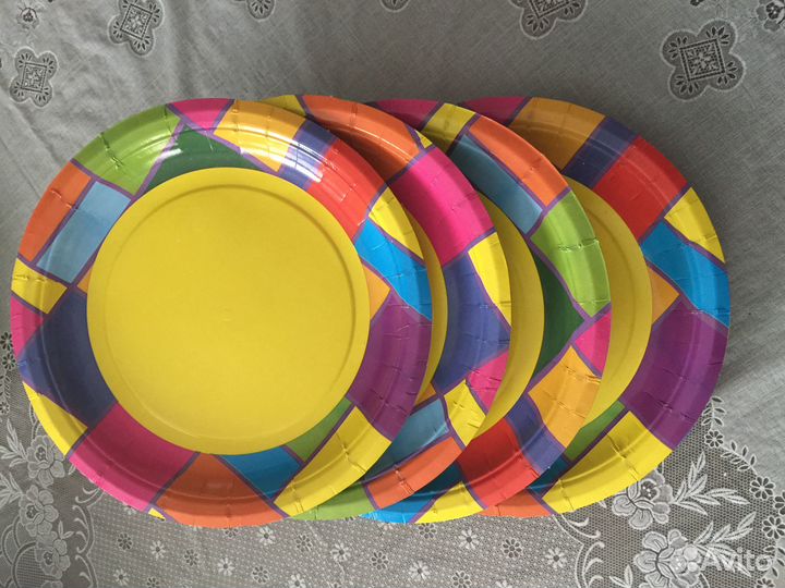 Одноразовая посуда для праздника и колпаки