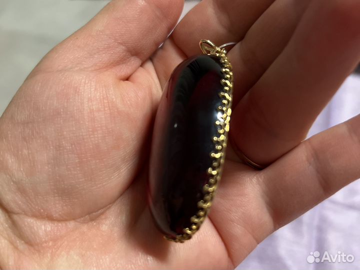 Золотой кулон