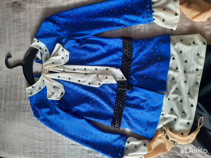 Костюм для выступлений по фигурному катанию