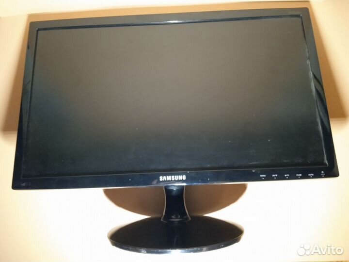 Монитор Samsung S22D300NY с кабелями