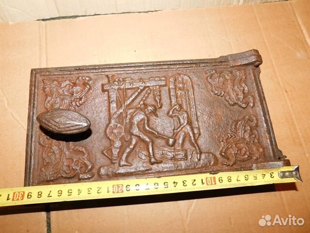 Антикварная, чугунная,красивая топочная дверца ри