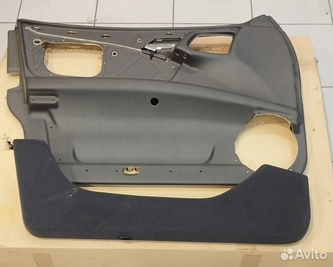 Обшивка двери передняя левая mercedes W 210