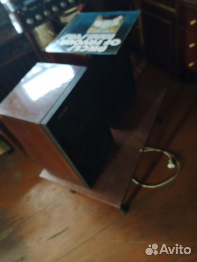 Катушечный магнитофон и проигрыватель винила