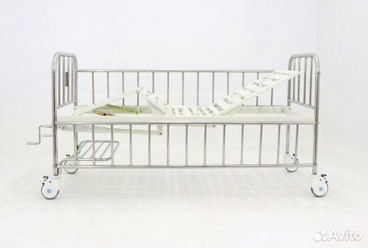 Медицинская кровать для ухода за больными