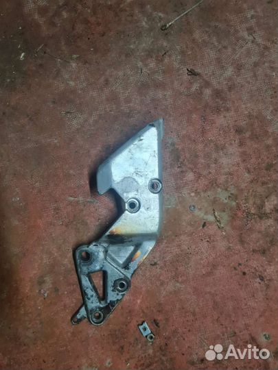 Suzuki РФ кронштейн водителя правый