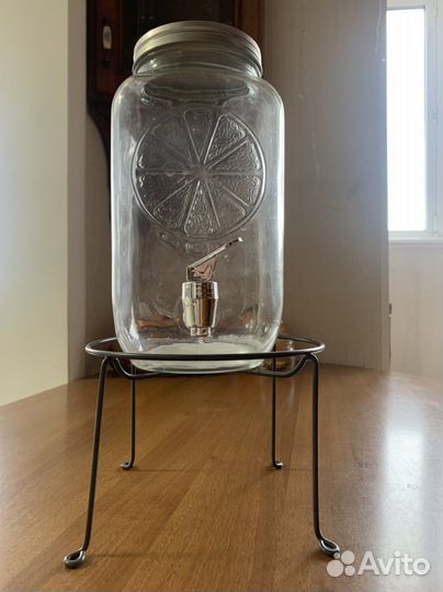 Стеклянная банка с краном