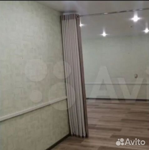 Плотная штора на люверсах вместе с гардиной