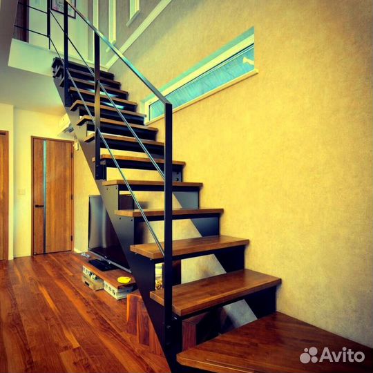 Лестница в дом или квартиру