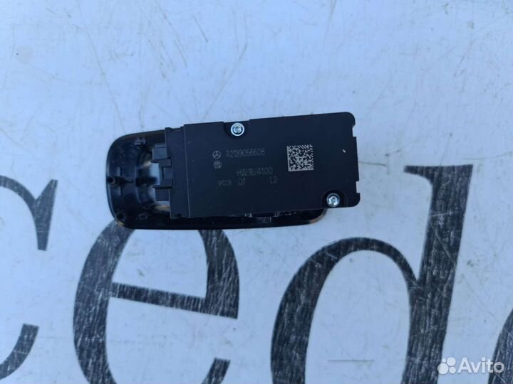 Кнопка ручника Mercedes W213