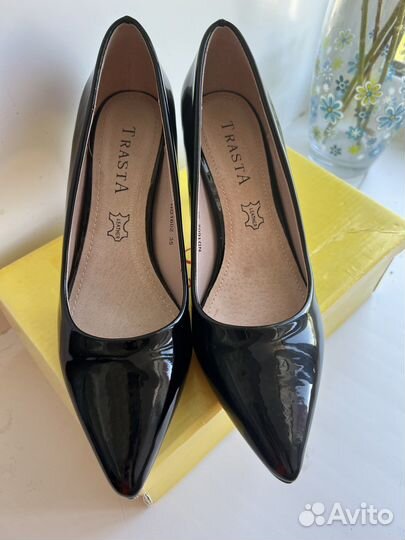 Новые лакированные лодочки 35