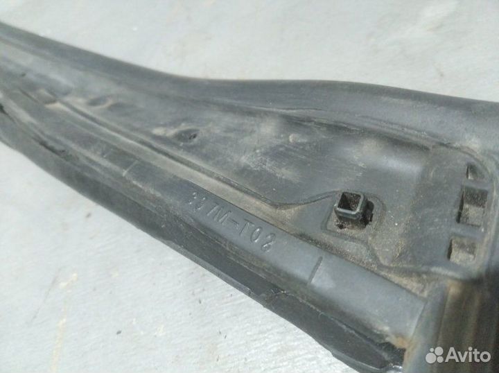 Уплотнитель в проем двери задний левый Nissan