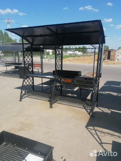 Мангал с крышей