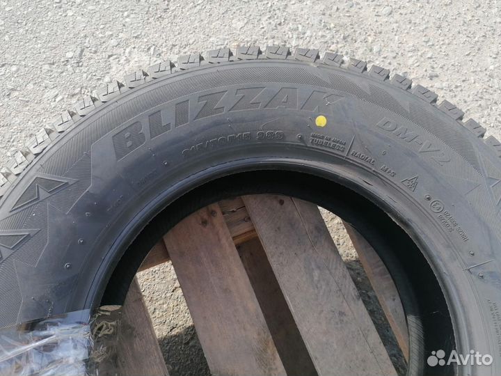 Bridgestone Blizzak DM-V2 215/70 R15 98S