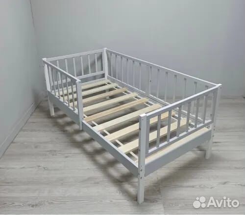 Кроватка Лисенок детская с бортиком из натуральног