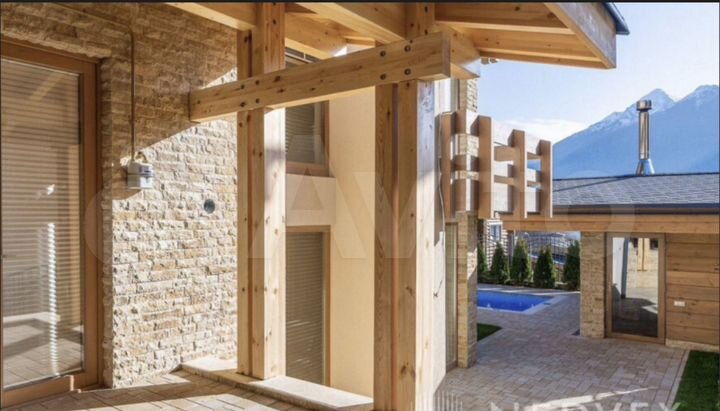 Коттедж 300 м² на участке 5 сот.