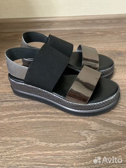 Босоножки женские