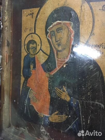 Икона в киоте Богородица Троеручица