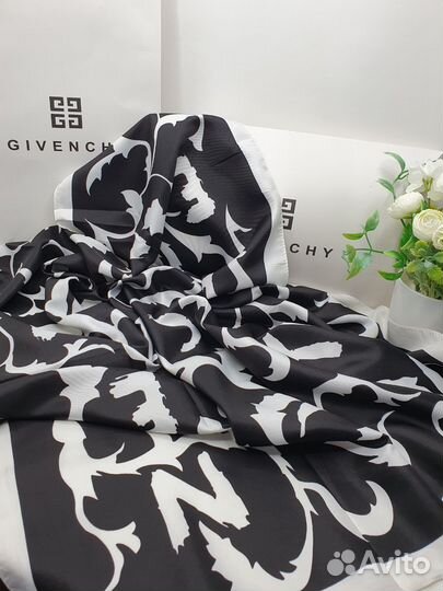 Шёлковый платок Givenchy