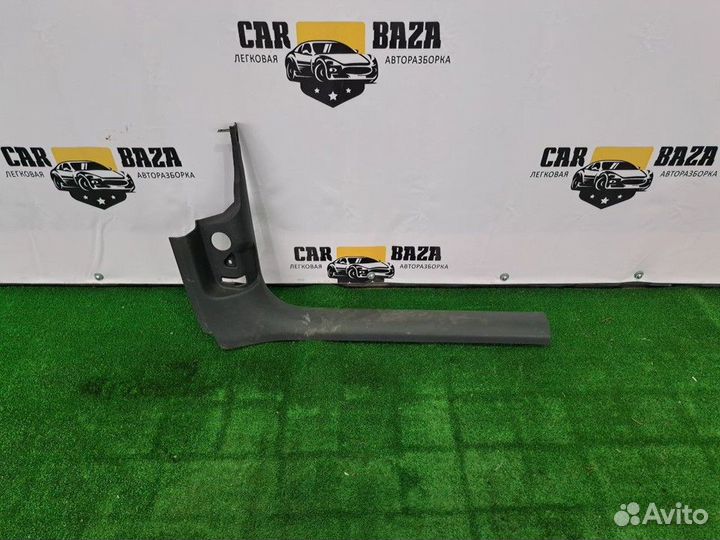 Облицовка стойки R Audi Q3