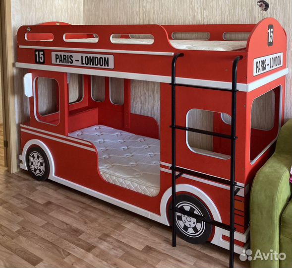 Двухъярусная кровать автобус