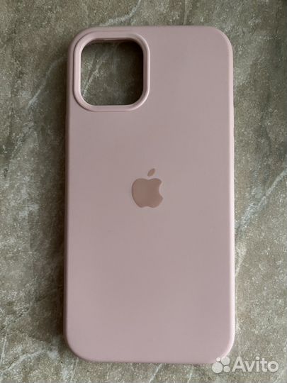 Чехлы на iPhone 12