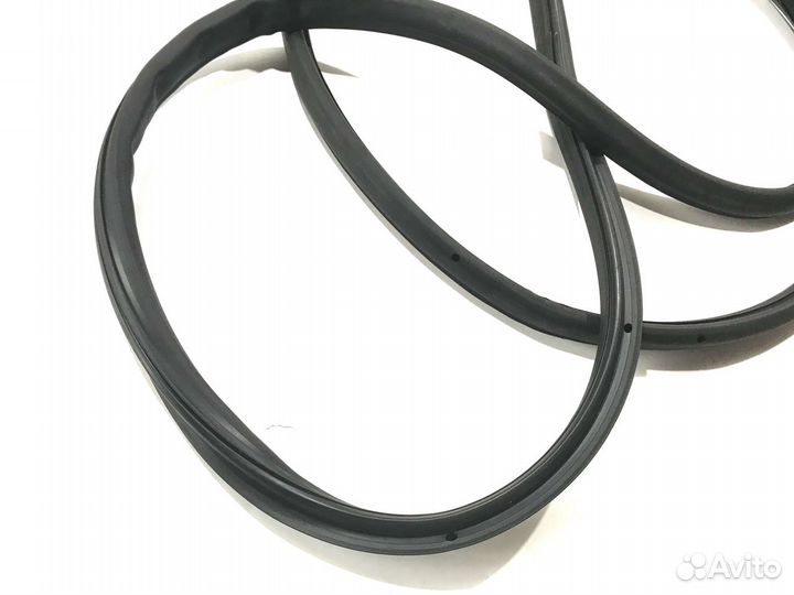 Уплотнитель задний левый Audi A6 C6 Avant